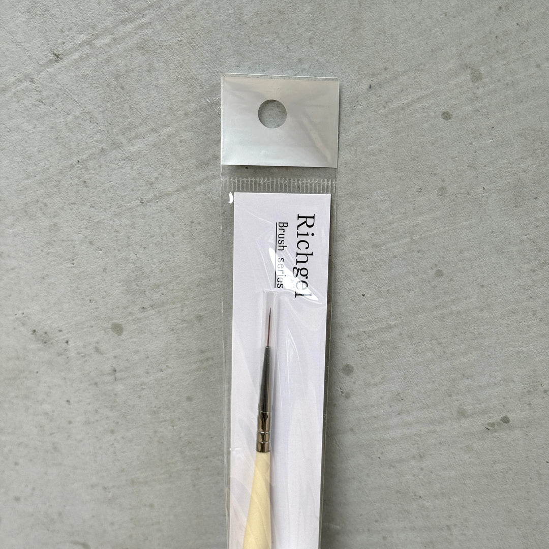 Bee Lady Nails - Creamy Brush R7 Long Liner