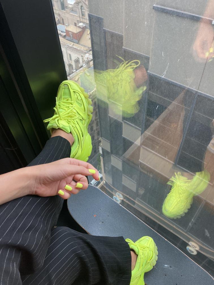 KOKOIST E-57 Neon Toy Yellow - Bee Lady nails & goods